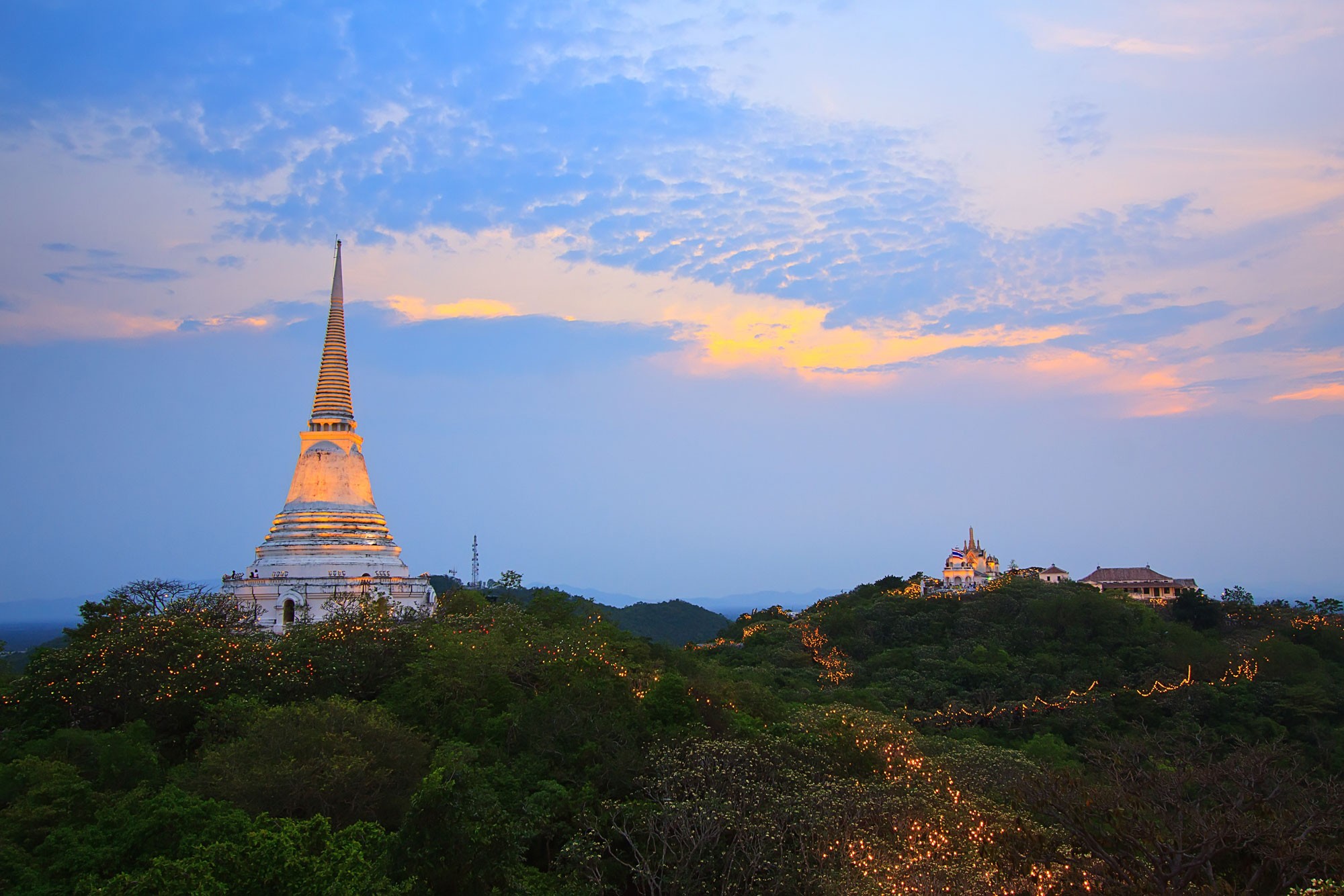 Petchburi and Maruekathaiyawan Palace Tour